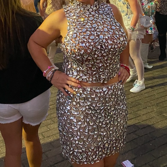 MEWMEWS XL 2 piece full rhinestone set. - Picture 3 of 6